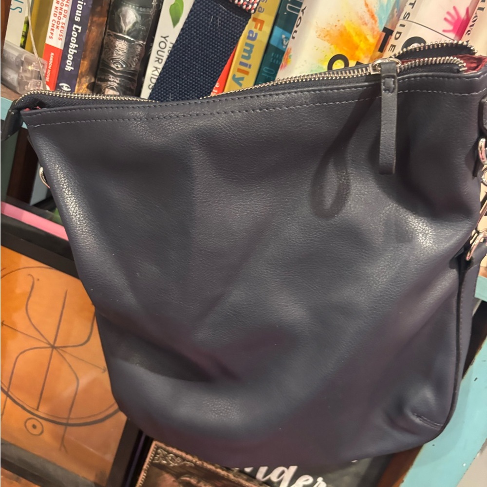 Tom Tailor Black Leather Crossbody Bag Red Interior Adjustable Strap - Picture 7 of 7